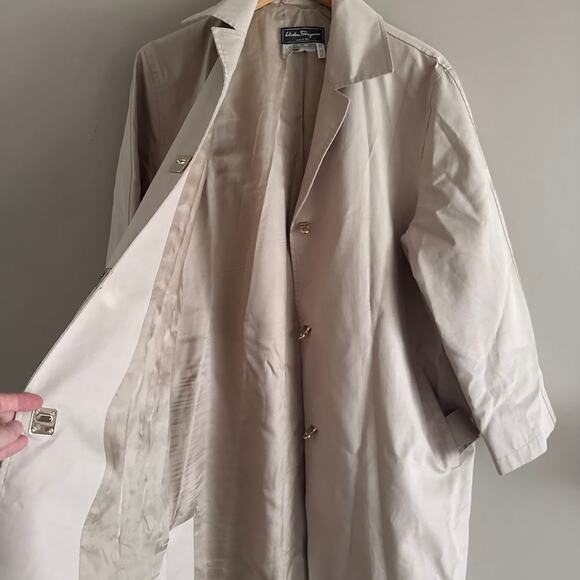 Salvatore Ferragamo Vtg Beige Single Breasted Trench Coat Gancio Buttons Size 12 - Picture 6 of 10